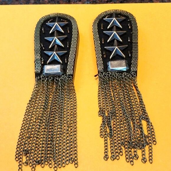 Unisex Pair of Epaulettes for your "Steampunk Vibe that is so fashionable now. - Picture 1 of 6